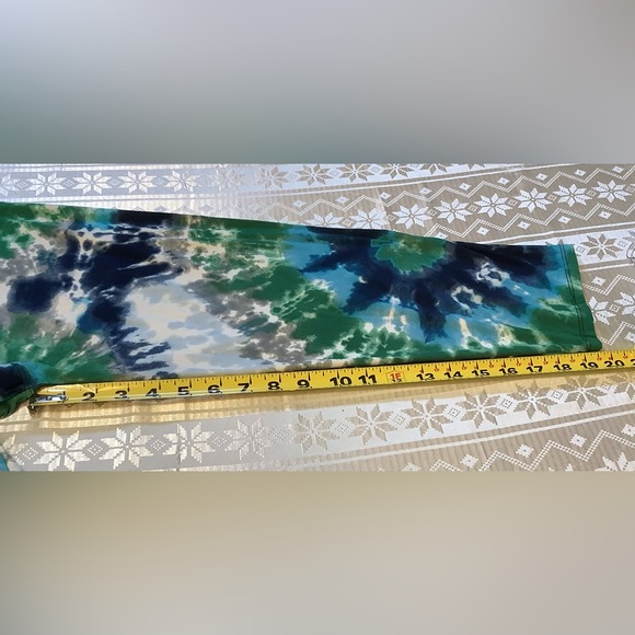 Capris Women’s 3XL-5XL Elastic Waistband Ocean Tie-Dye Pattern - Picture 3 of 8